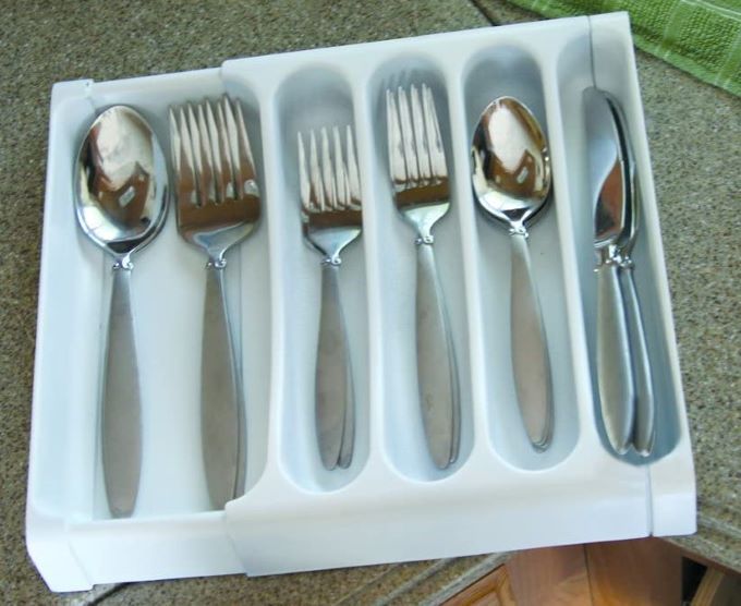 Camco Adjustable Cutlery Tray